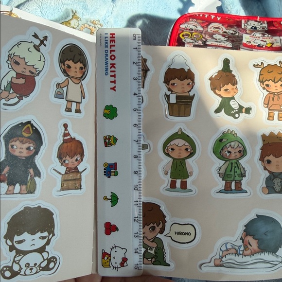 POPMART - HIRONO VYNLY STICKER - Picture 5 of 5